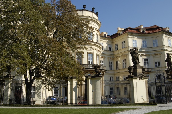 deutsche-botschaft-in-prag 705280300 o